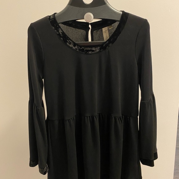 NWT Velvet trim peplum top - Evereve - Picture 2 of 6